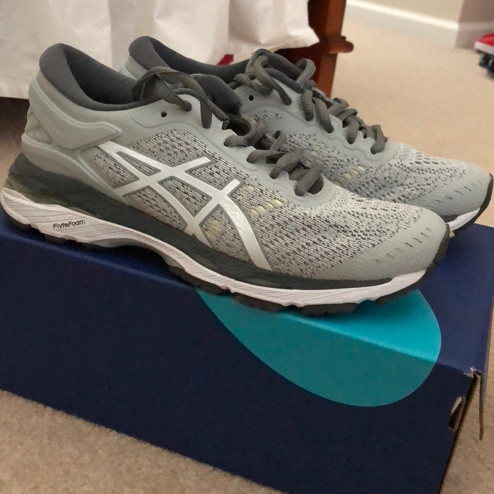 BRAND NEW GREY ASICS GEL KAYANO SIZE 6